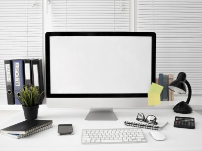 Gigziee_How to Clean a Computer Monitor