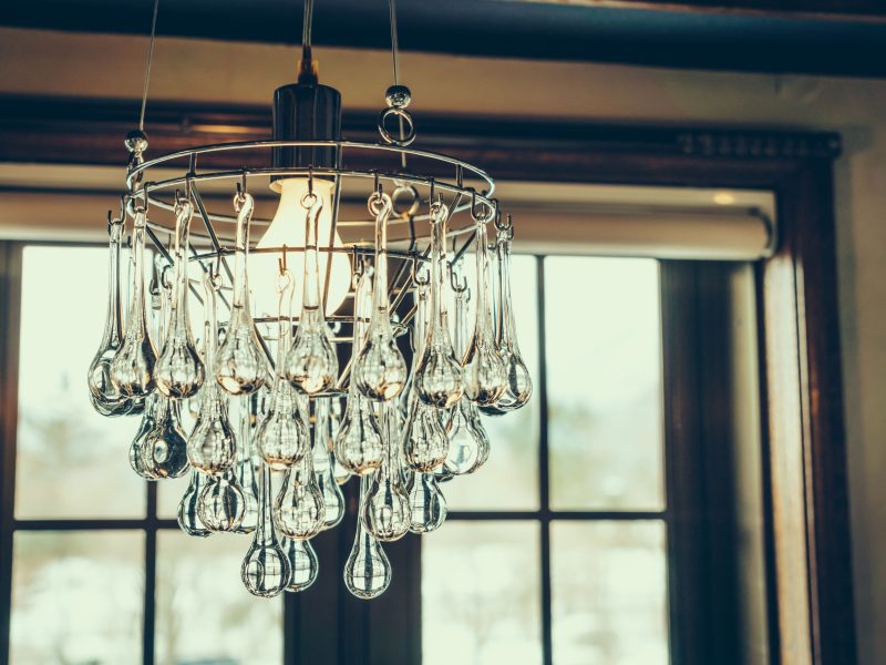 Gigziee_How to Clean a Crystal Chandelier